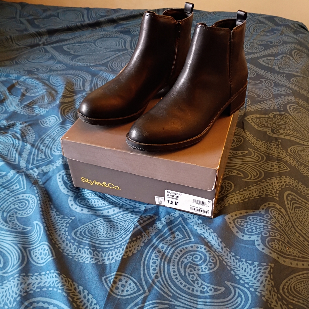 STYLE & CO. WOMENS BOOTS